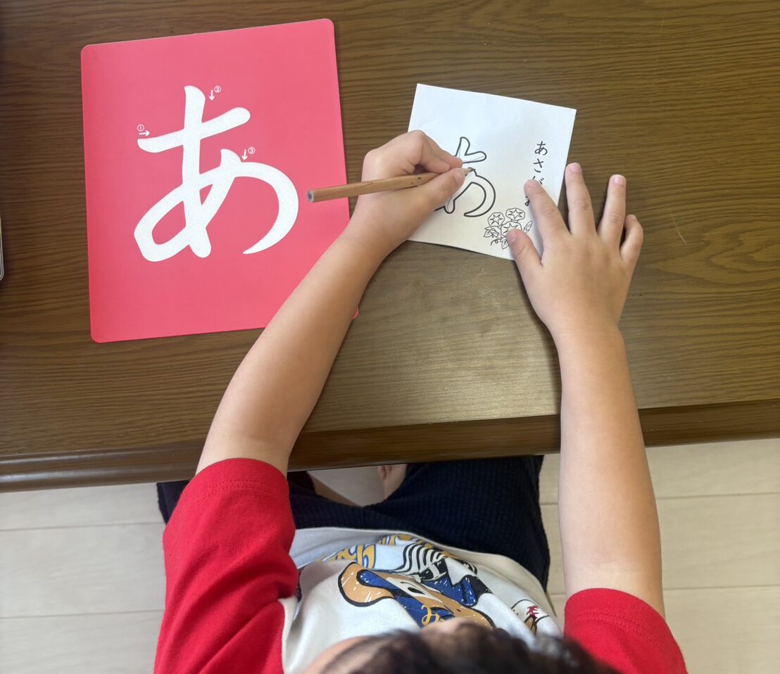【レッスン風景】ひらがなを書く敏感期 ✏️